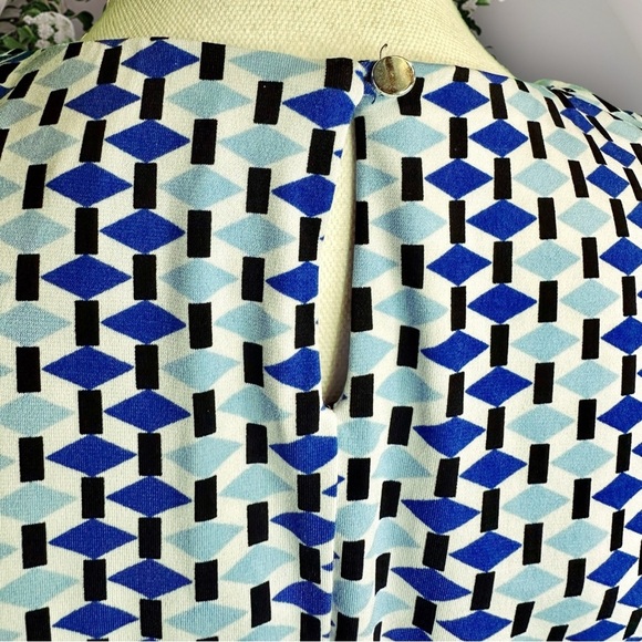 Calvin Klein Blue & White Geometric Shape Pleated-Neckline Sleeveless Top Sz MP - Picture 7 of 11